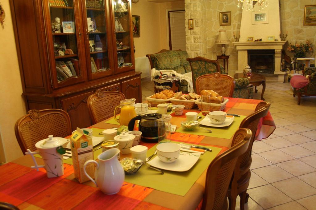 Chambre D'Hotes Les Chenes Chaptelat エクステリア 写真